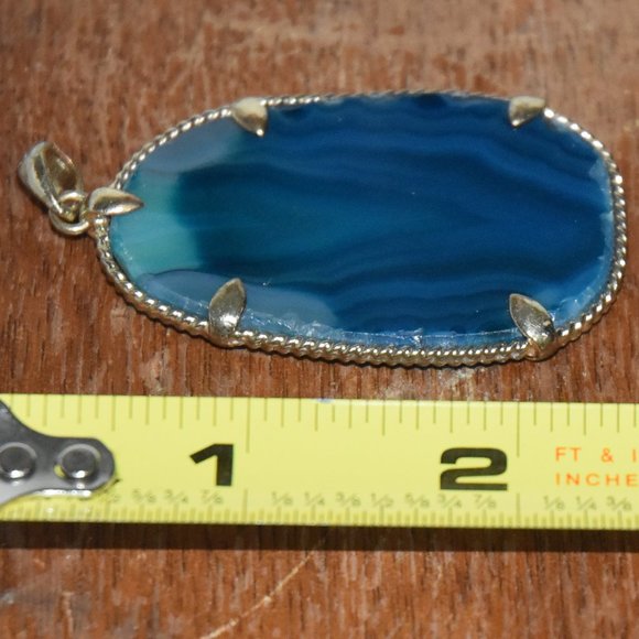 Blue oval pendant | Jewelry - Picture 1 of 4